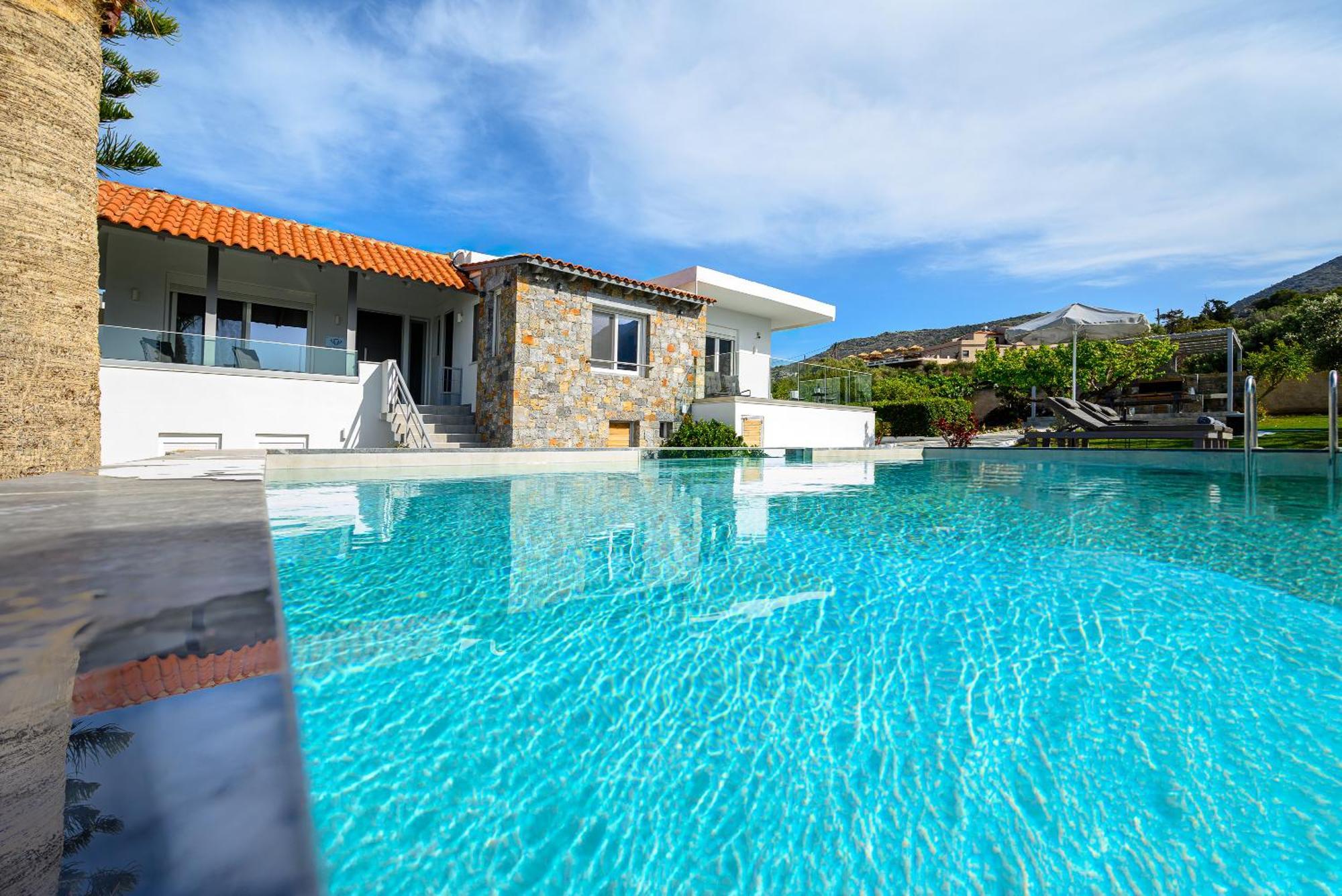 Queen'S Gem Luxury Villa - Heated Jacuzzi & Pool Χερσόνησος Εξωτερικό φωτογραφία